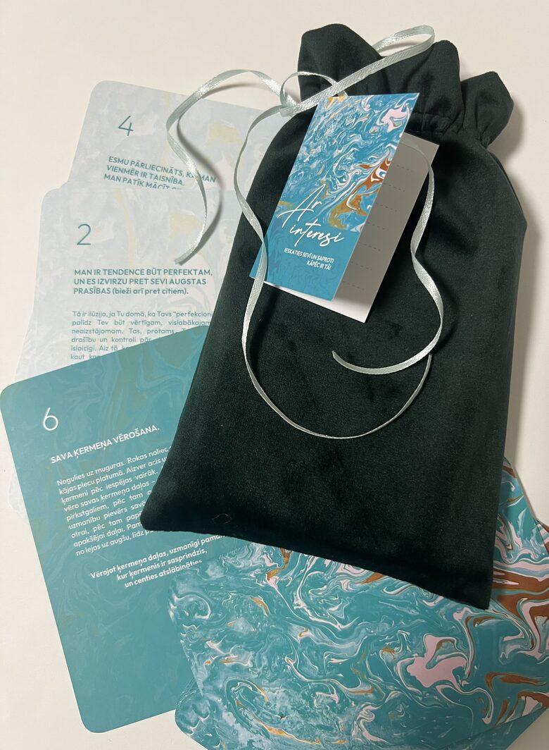 "Ar interesi ieskaties sevī!", pašizaugsmes kārtis